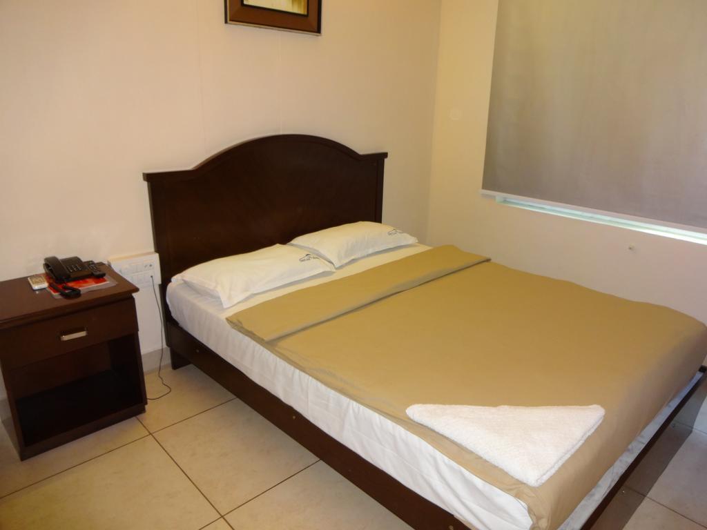 Hotel Sky Lite Коимбаторе Стая снимка