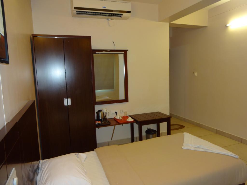 Hotel Sky Lite Коимбаторе Екстериор снимка